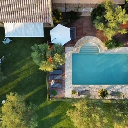 Avec Vue Et Piscine Vila *