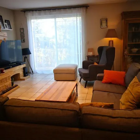 Avec Vue Et Piscine Servian